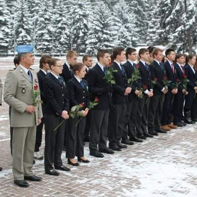 Visite de jeunes lycéens du Lycée militaire de Saint-Cyr l'Ecole au Gymnase 25 d'Almaty (12-19 janvier 2018)